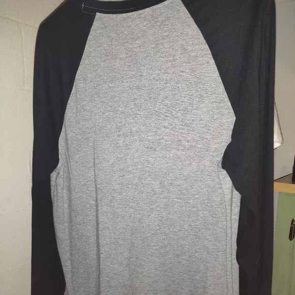 Arizona Jean Co. Black and grey long sleeve Tee - Picture 2 of 3